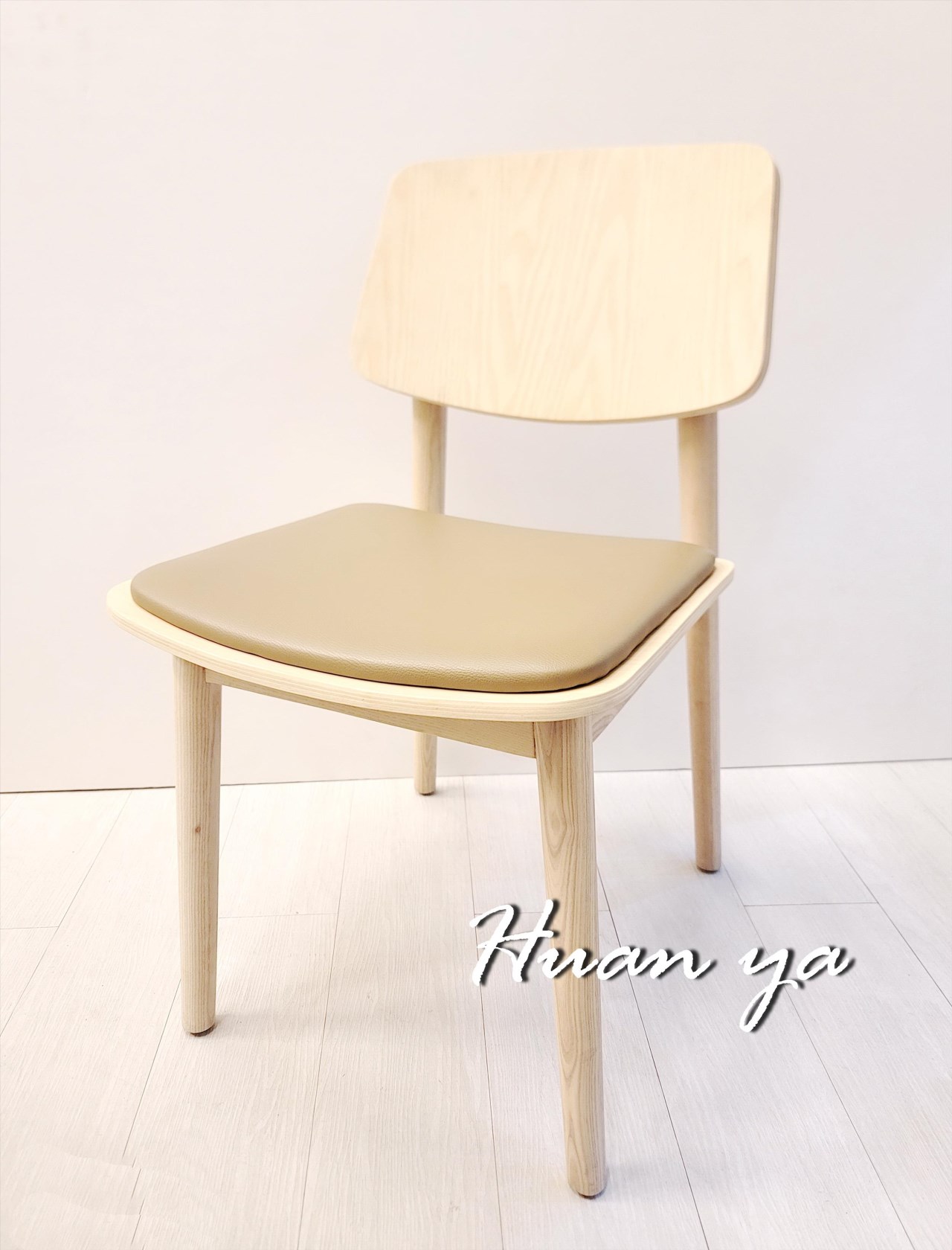 麥斯北歐栓木全實木餐椅