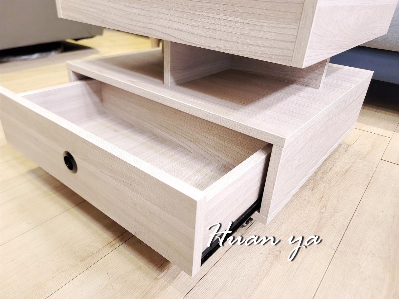 艾爾伸降大茶几【附有滾輪】