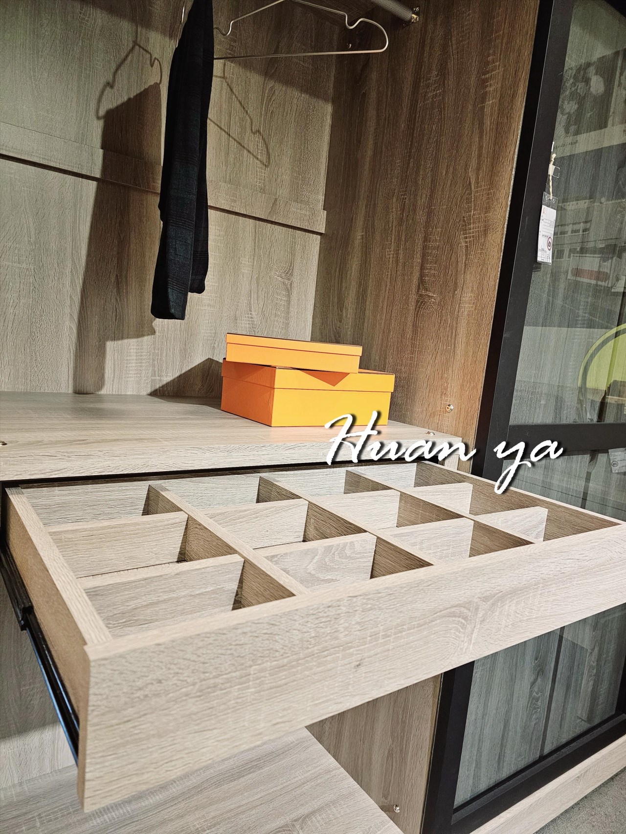 凱蒂灰玻推門衣櫃【可訂製尺寸】