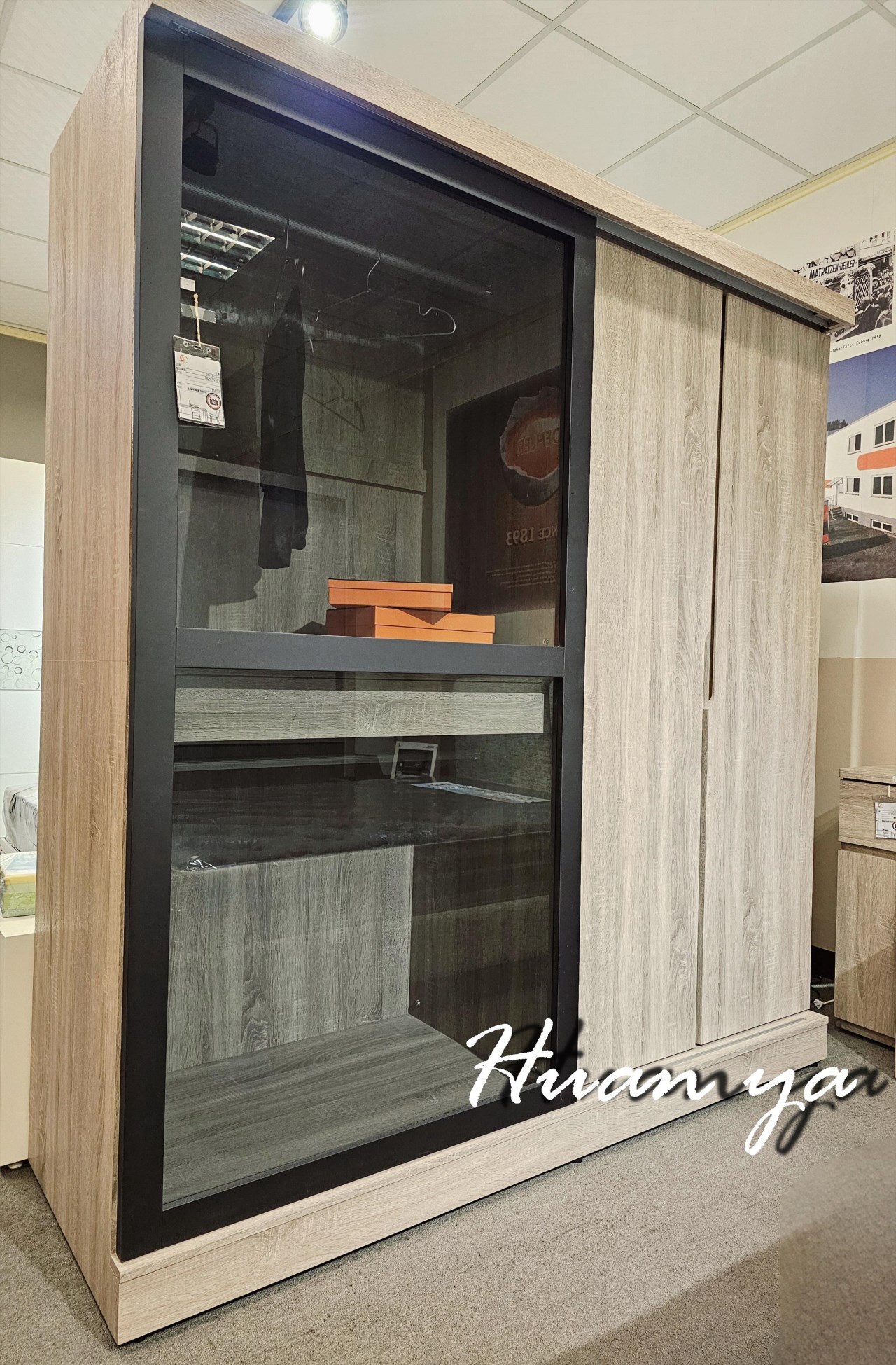 凱蒂灰玻推門衣櫃【可訂製尺寸】