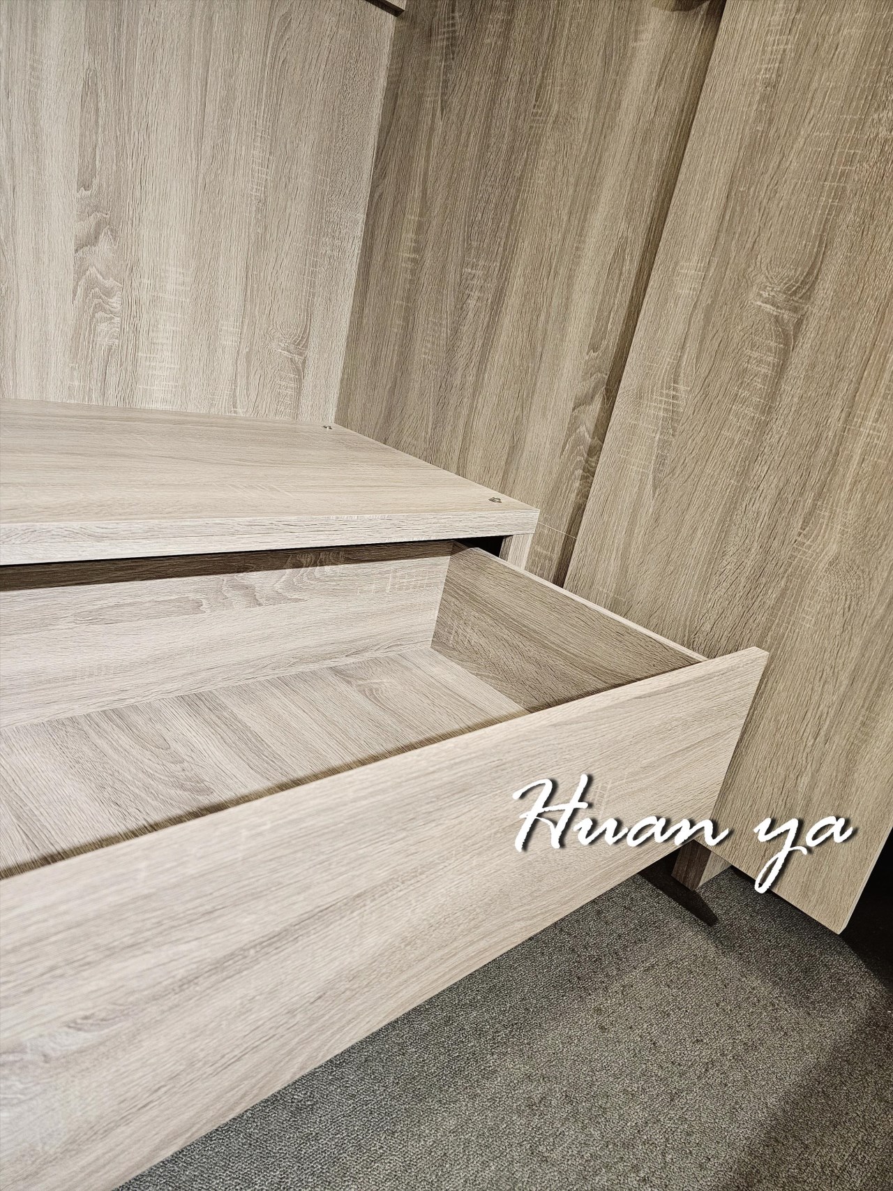 凱蒂灰玻推門衣櫃【可訂製尺寸】