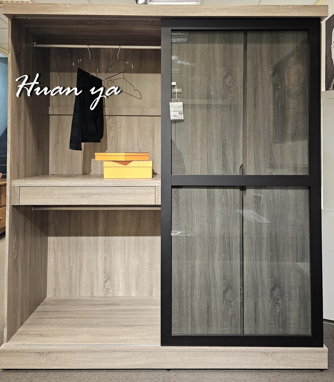 凱蒂灰玻推門衣櫃【可訂製尺寸】